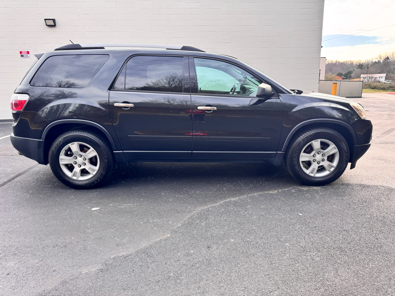 GMC Acadia AWD 4dr SLE 2011