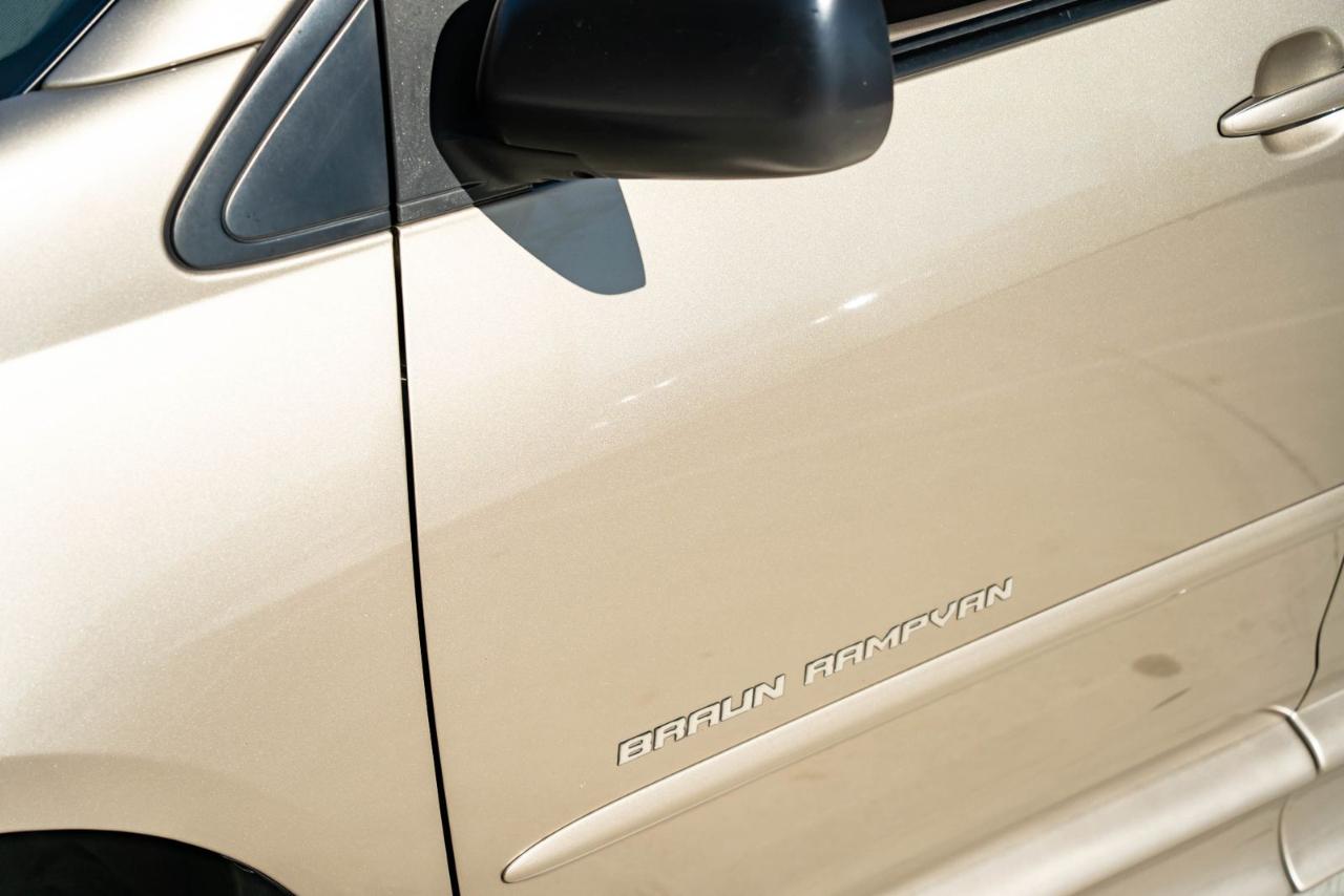 Toyota Sienna LE Mobility FWD 7-Passenger Mobility (Natl) 2006