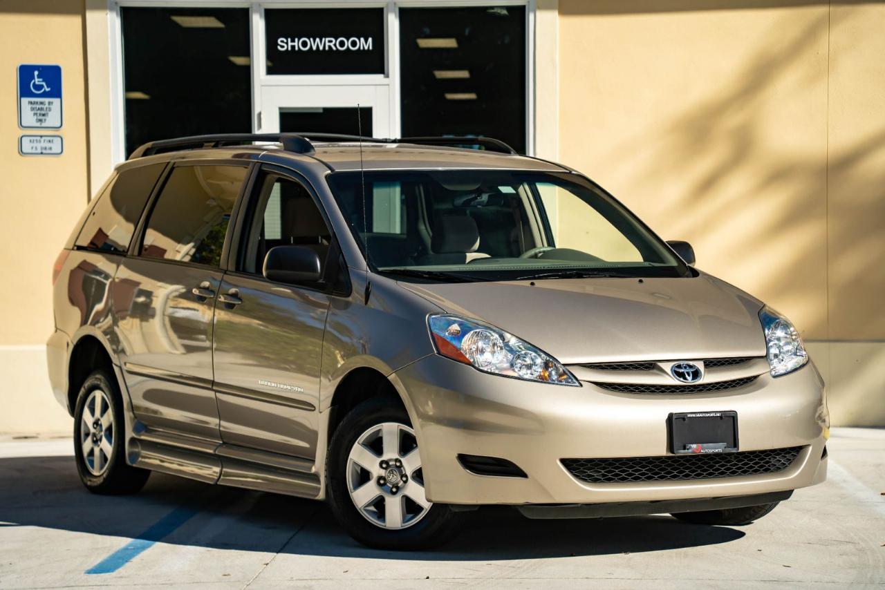 Toyota Sienna LE Mobility FWD 7-Passenger Mobility (Natl) 2006