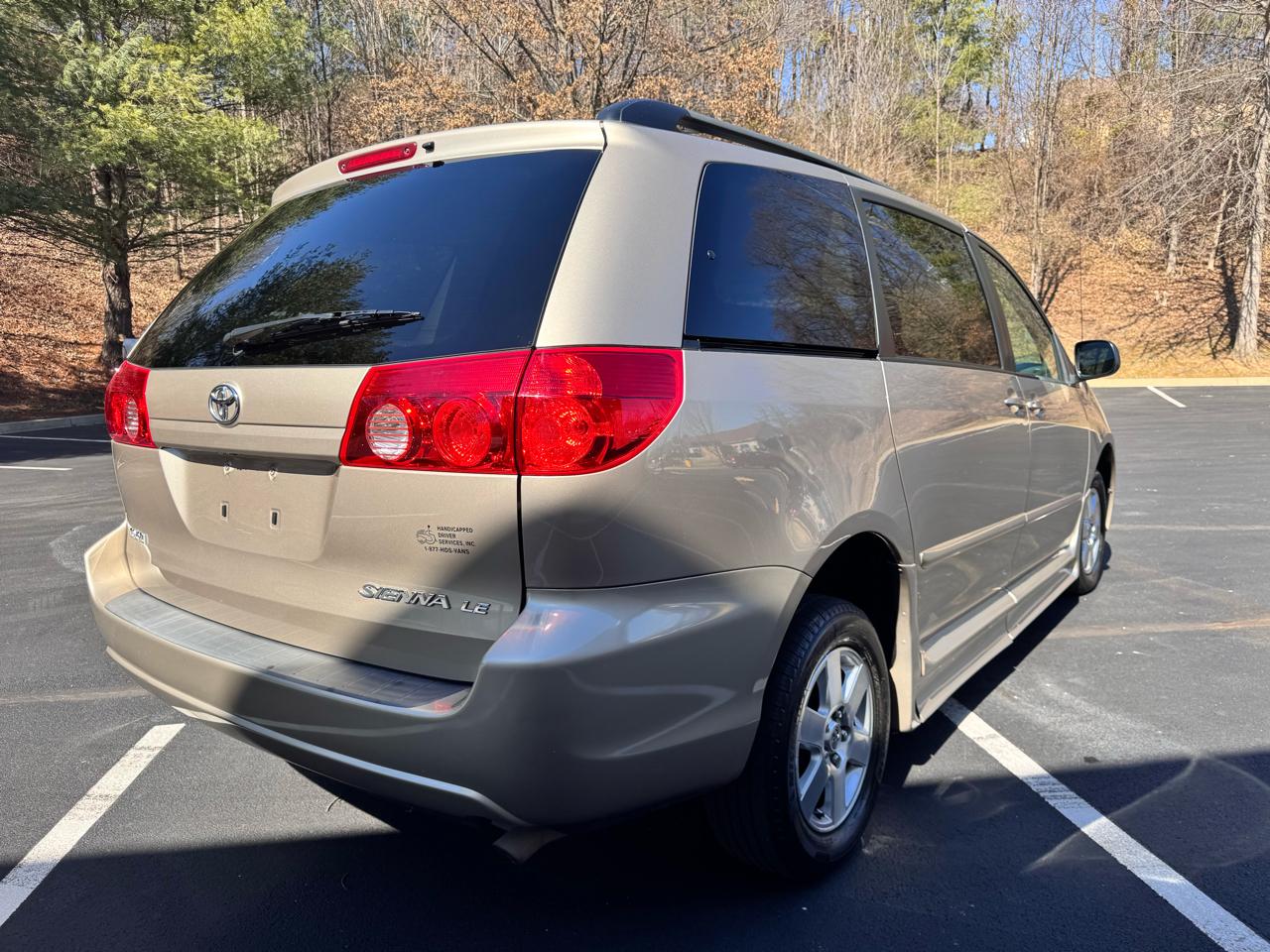 Toyota Sienna LE Mobility FWD 7-Passenger Mobility (Natl) 2006