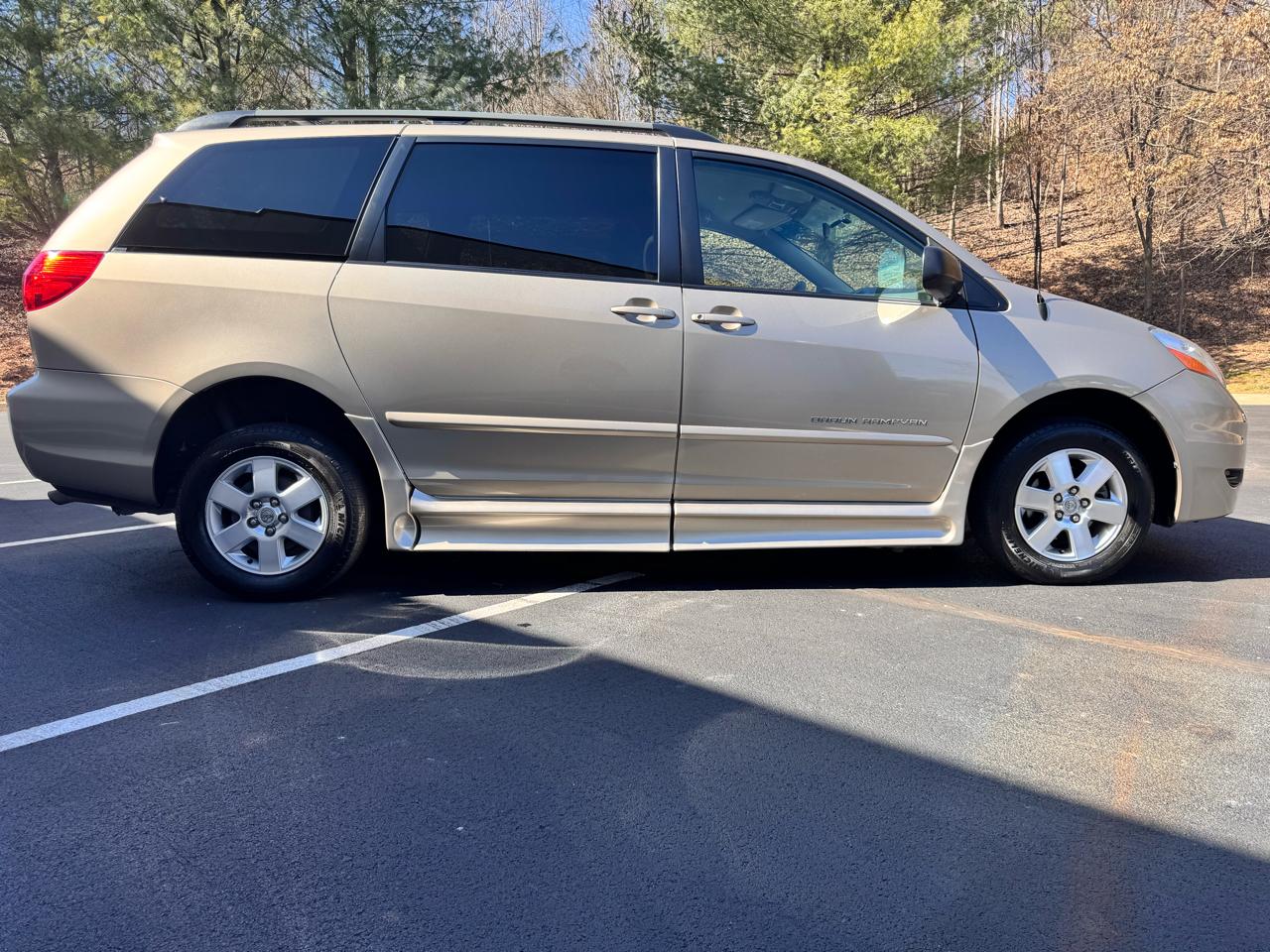 Toyota Sienna LE Mobility FWD 7-Passenger Mobility (Natl) 2006