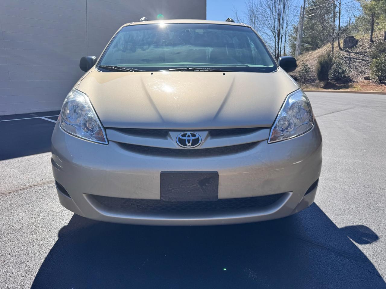 Toyota Sienna LE Mobility FWD 7-Passenger Mobility (Natl) 2006