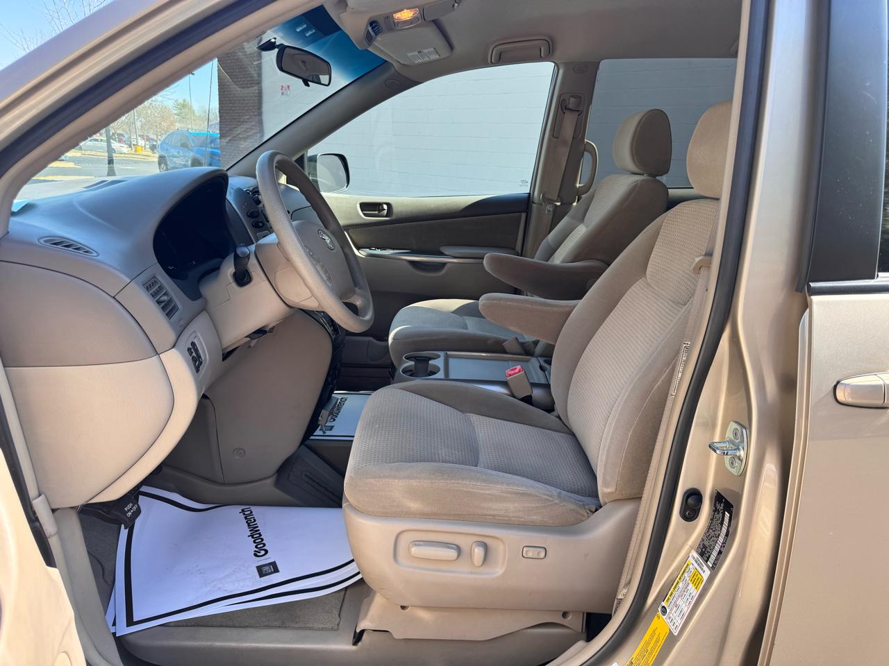 Toyota Sienna LE Mobility FWD 7-Passenger Mobility (Natl) 2006