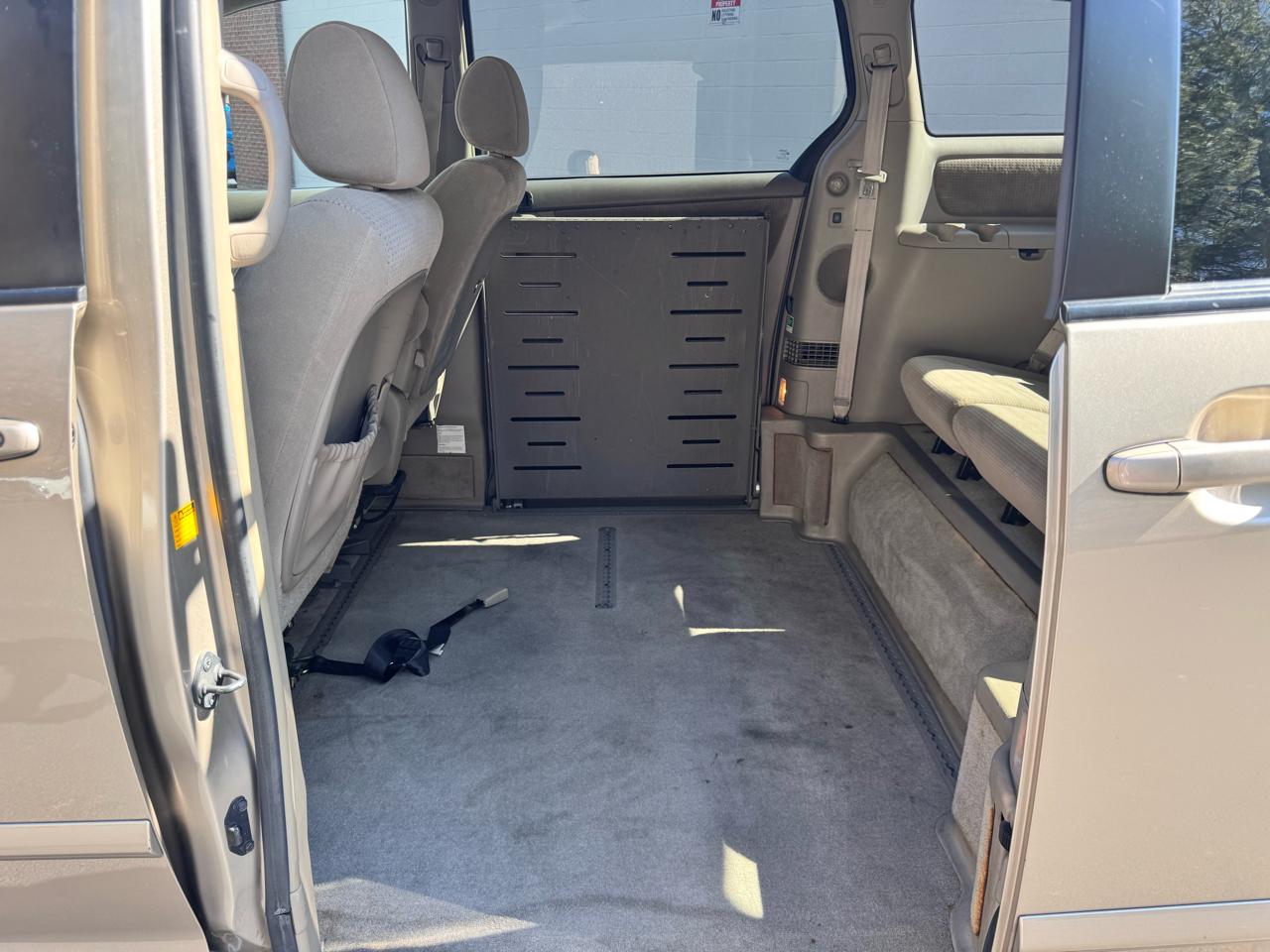 Toyota Sienna LE Mobility FWD 7-Passenger Mobility (Natl) 2006