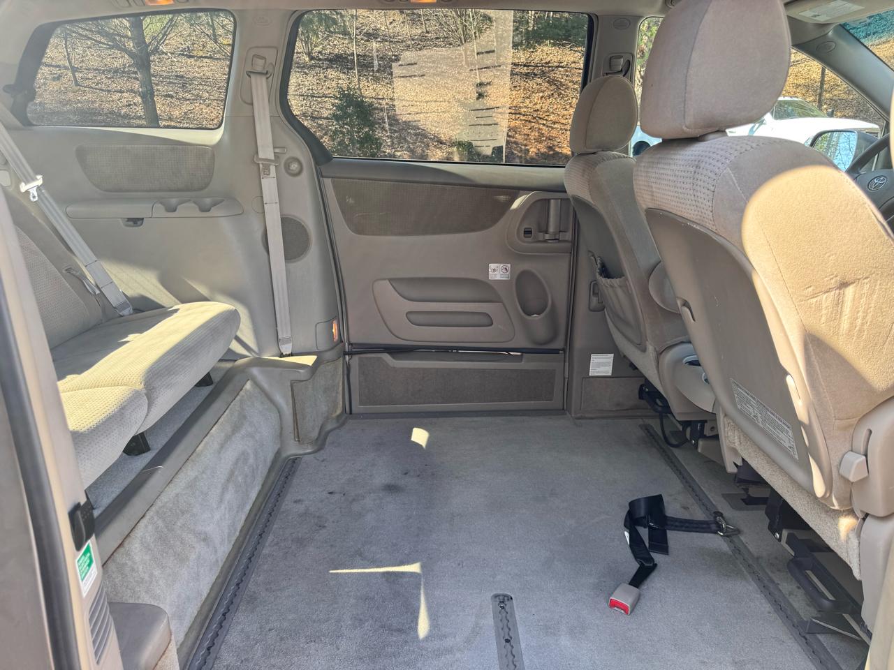 Toyota Sienna LE Mobility FWD 7-Passenger Mobility (Natl) 2006