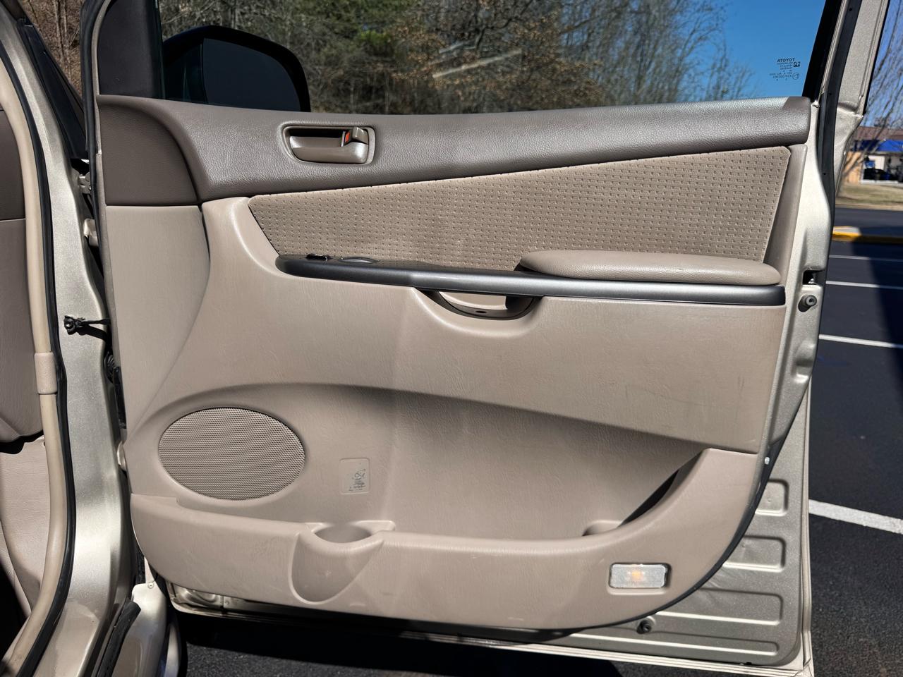 Toyota Sienna LE Mobility FWD 7-Passenger Mobility (Natl) 2006