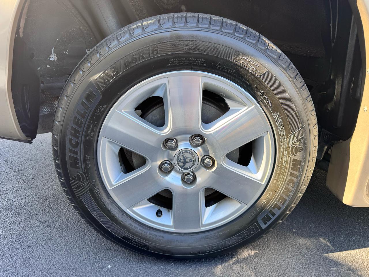 Toyota Sienna LE Mobility FWD 7-Passenger Mobility (Natl) 2006