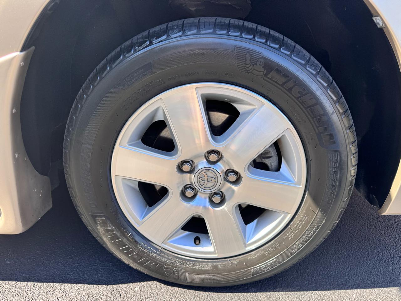 Toyota Sienna LE Mobility FWD 7-Passenger Mobility (Natl) 2006