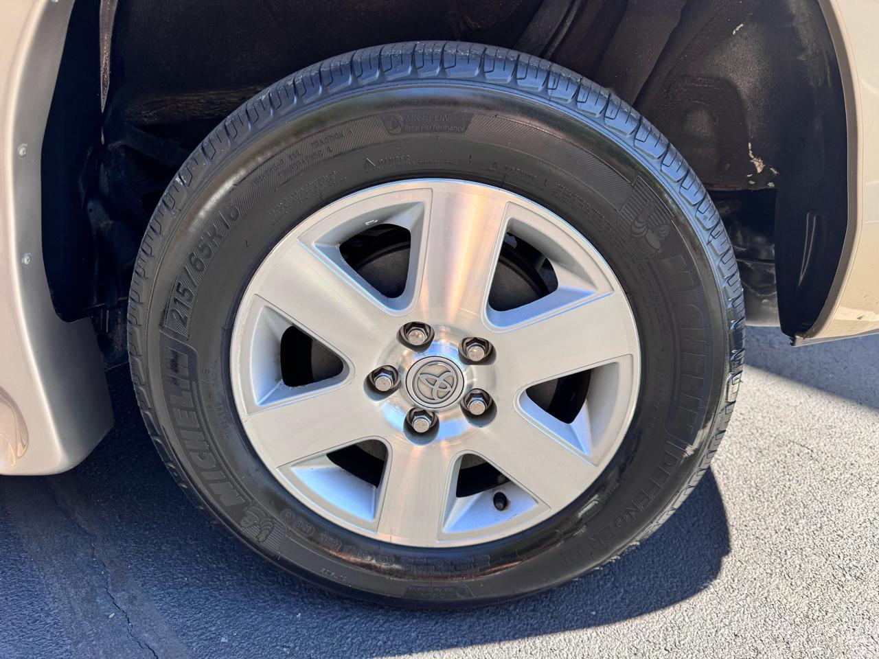 Toyota Sienna LE Mobility FWD 7-Passenger Mobility (Natl) 2006