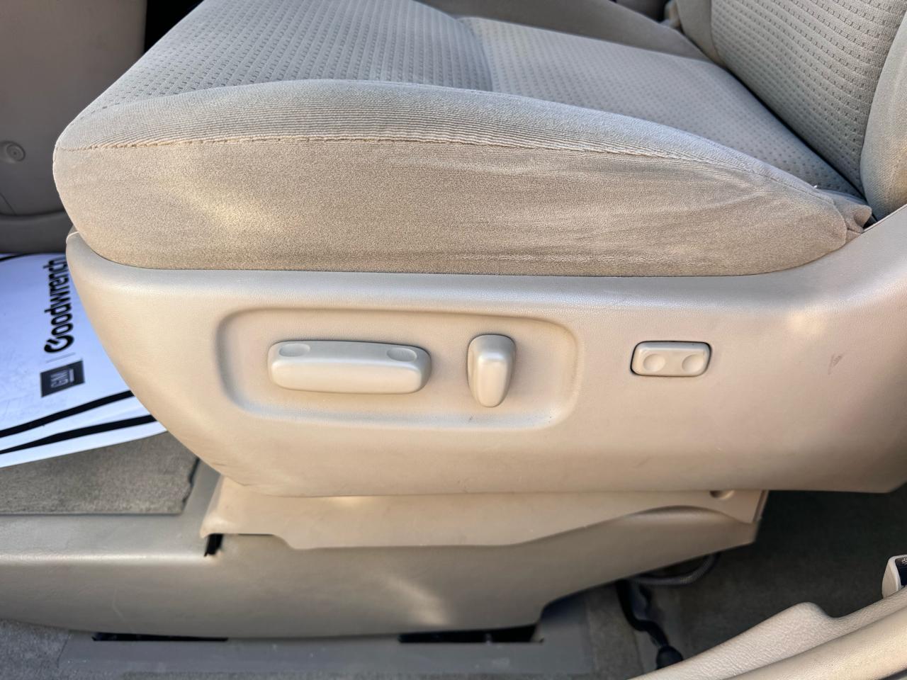 Toyota Sienna LE Mobility FWD 7-Passenger Mobility (Natl) 2006