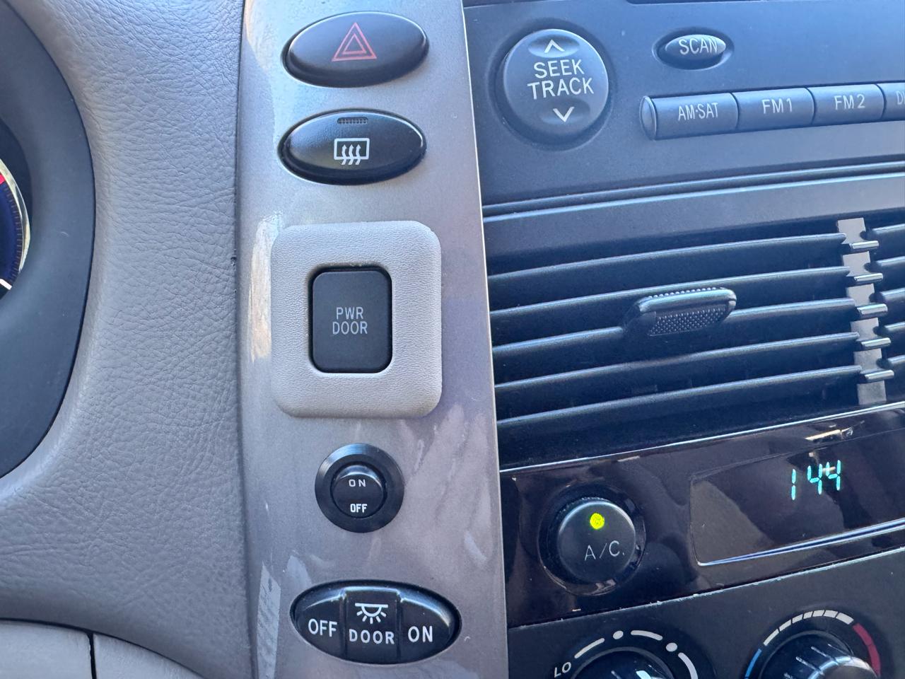 Toyota Sienna LE Mobility FWD 7-Passenger Mobility (Natl) 2006