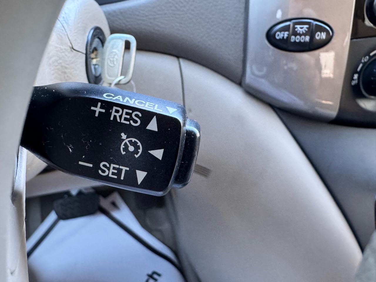 Toyota Sienna LE Mobility FWD 7-Passenger Mobility (Natl) 2006