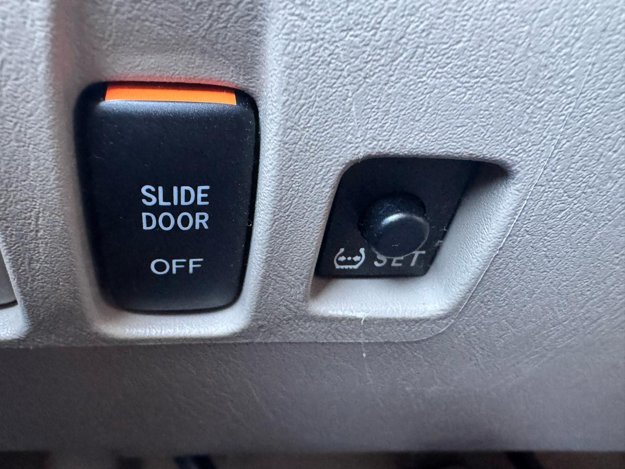 Toyota Sienna LE Mobility FWD 7-Passenger Mobility (Natl) 2006