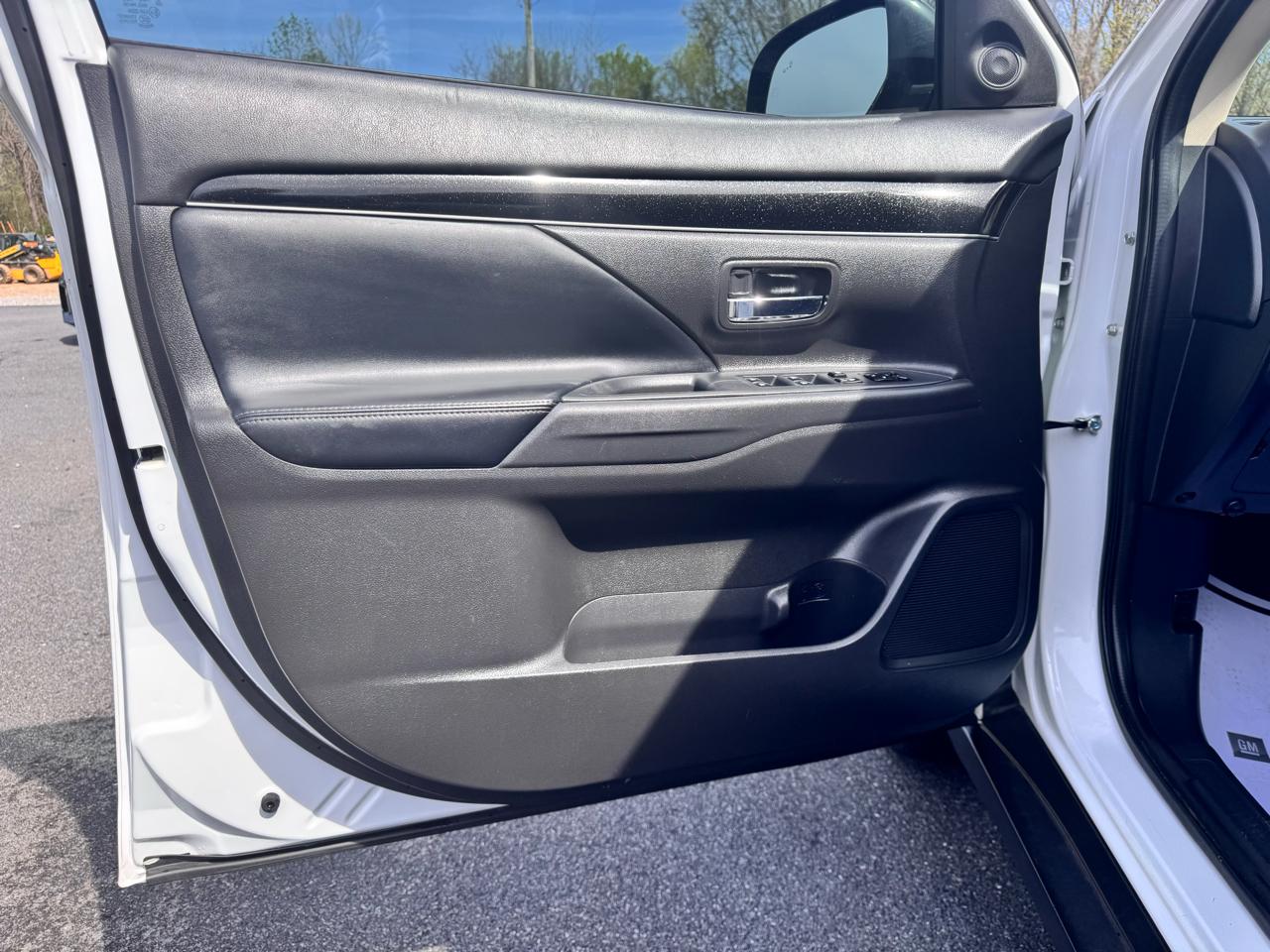 Mitsubishi Outlander SE FWD 2020