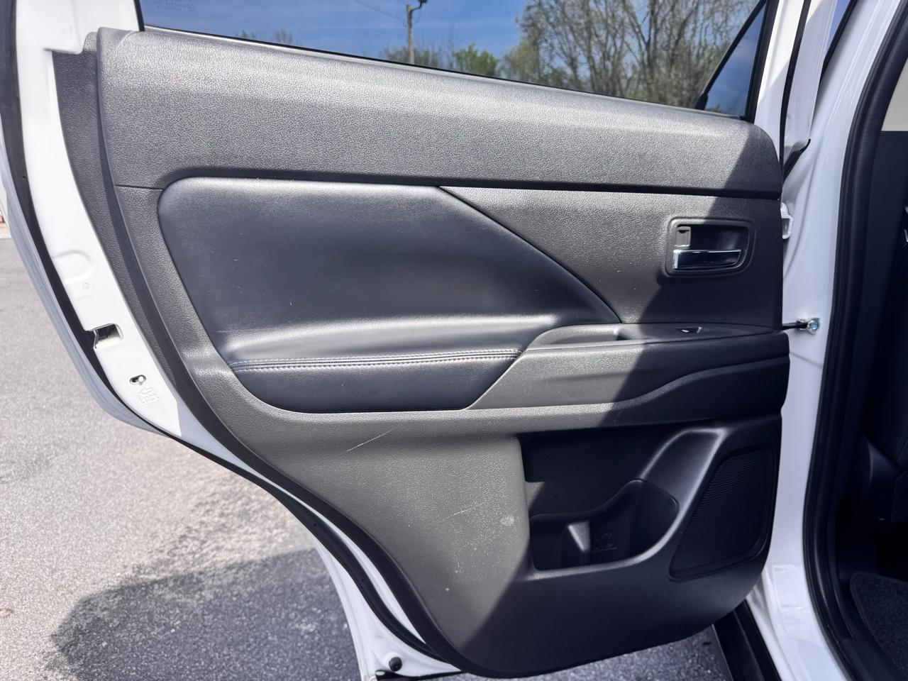 Mitsubishi Outlander SE FWD 2020