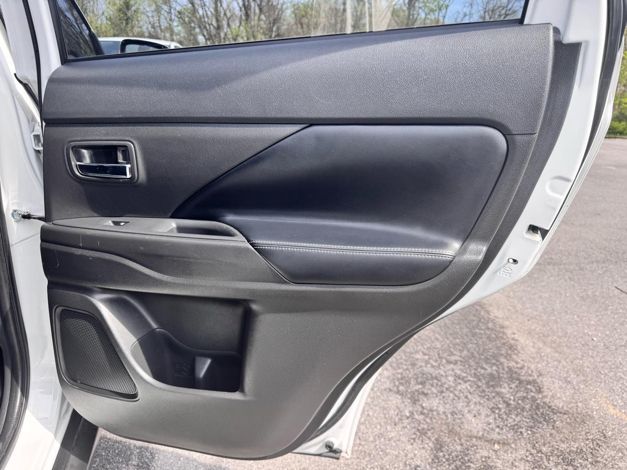 Mitsubishi Outlander SE FWD 2020