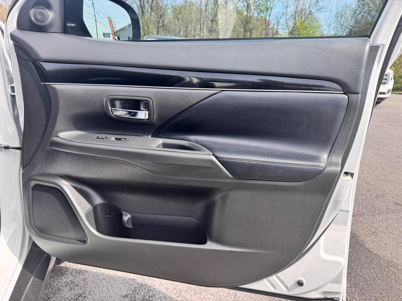 Mitsubishi Outlander SE FWD 2020