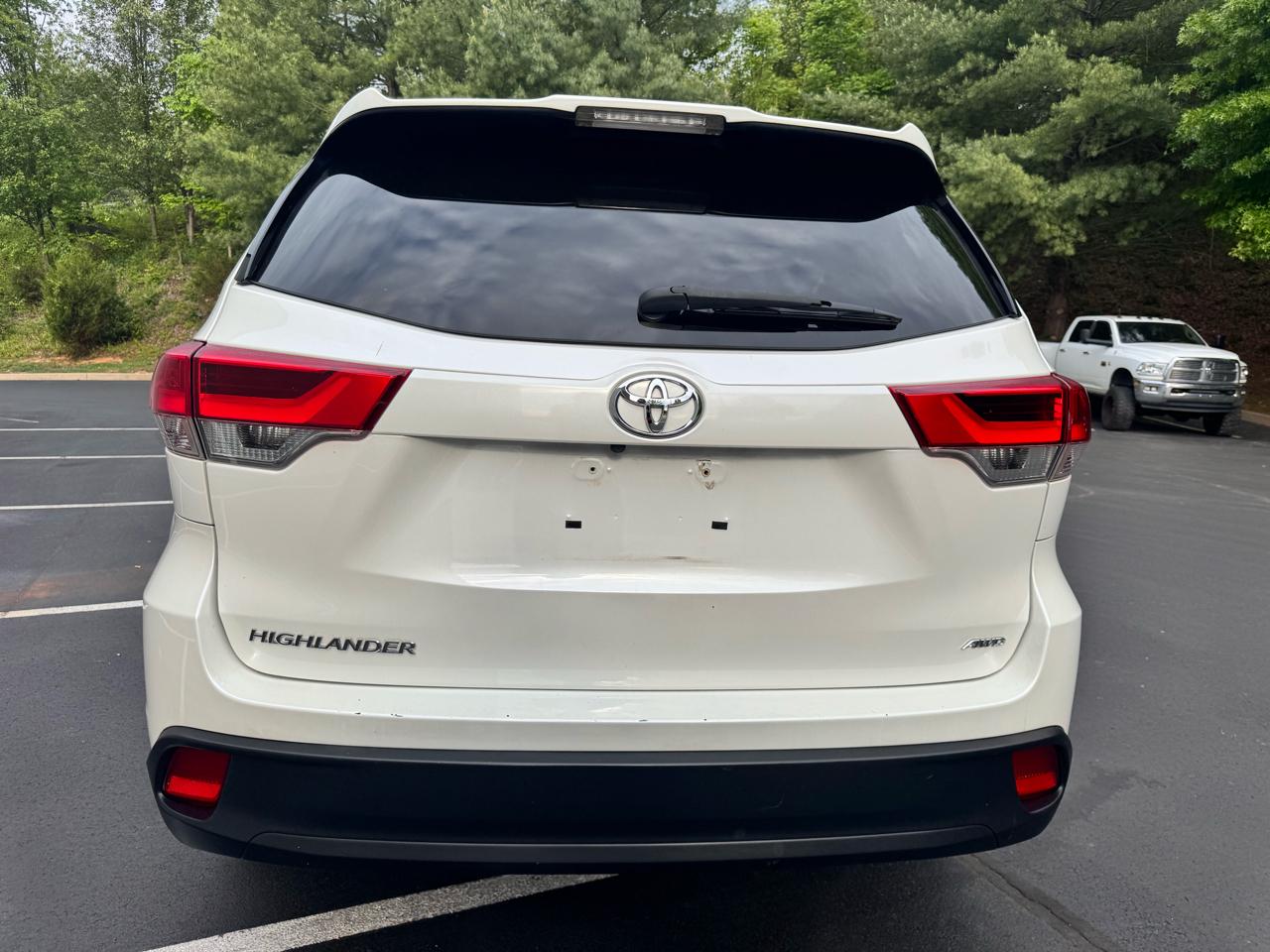 Toyota Highlander LE V6 AWD (Natl) 2019