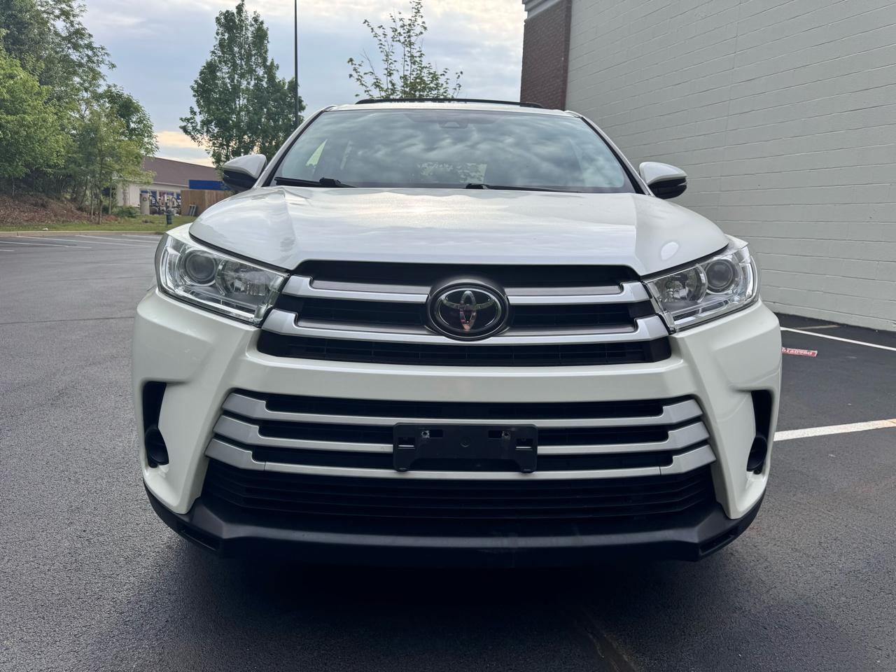 Toyota Highlander LE V6 AWD (Natl) 2019