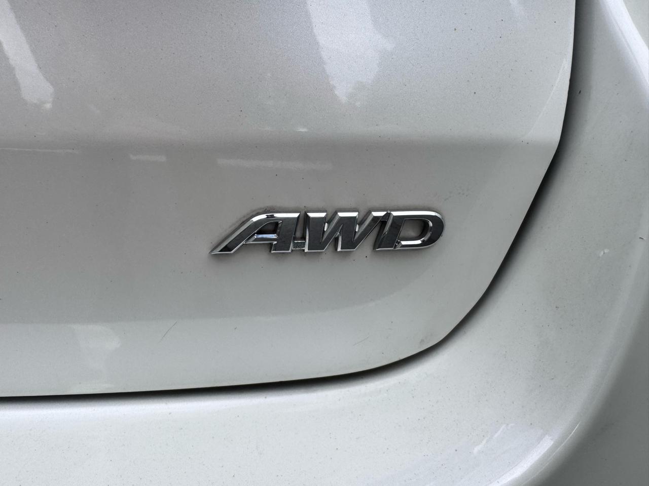 Toyota Highlander LE V6 AWD (Natl) 2019