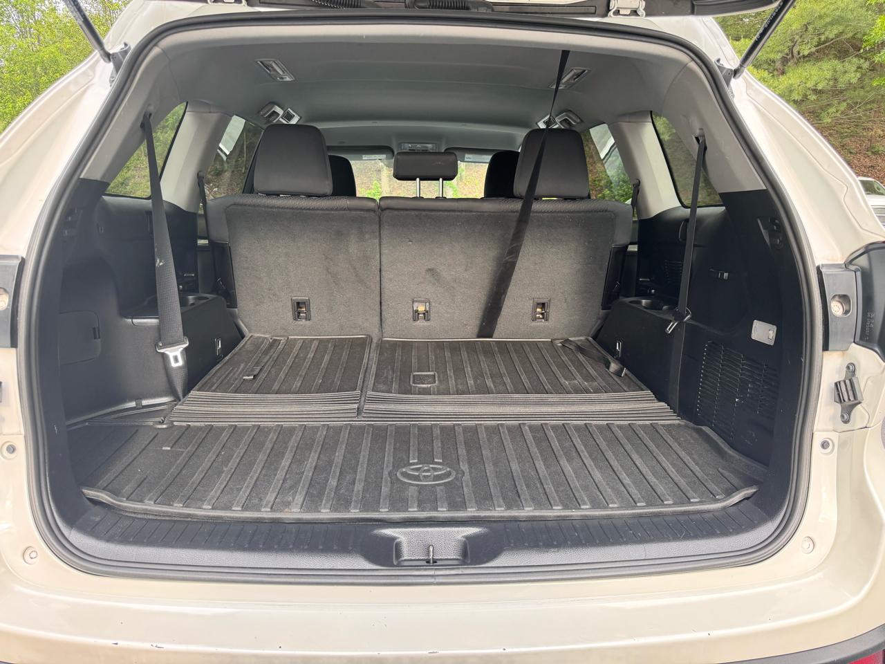 Toyota Highlander LE V6 AWD (Natl) 2019