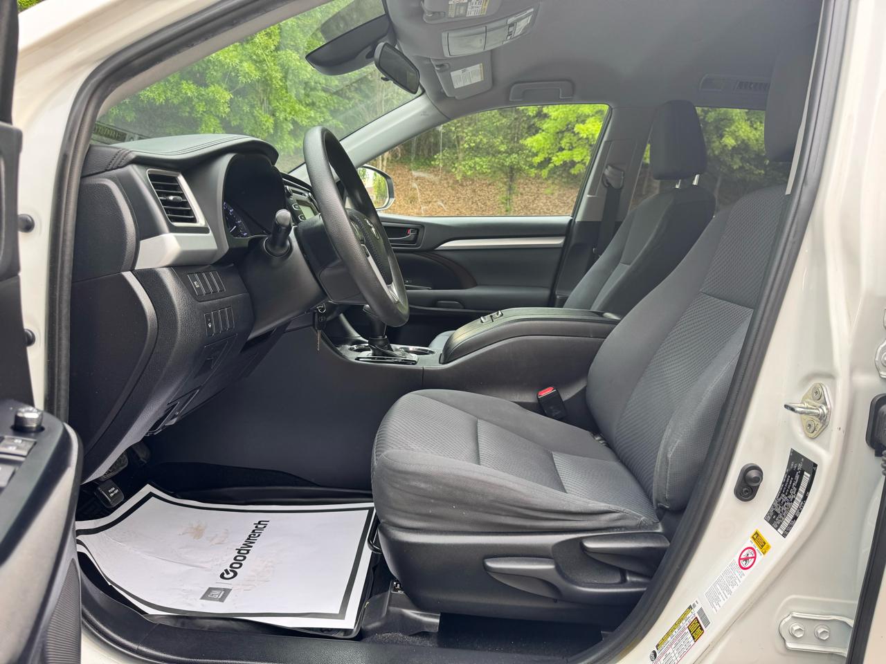 Toyota Highlander LE V6 AWD (Natl) 2019