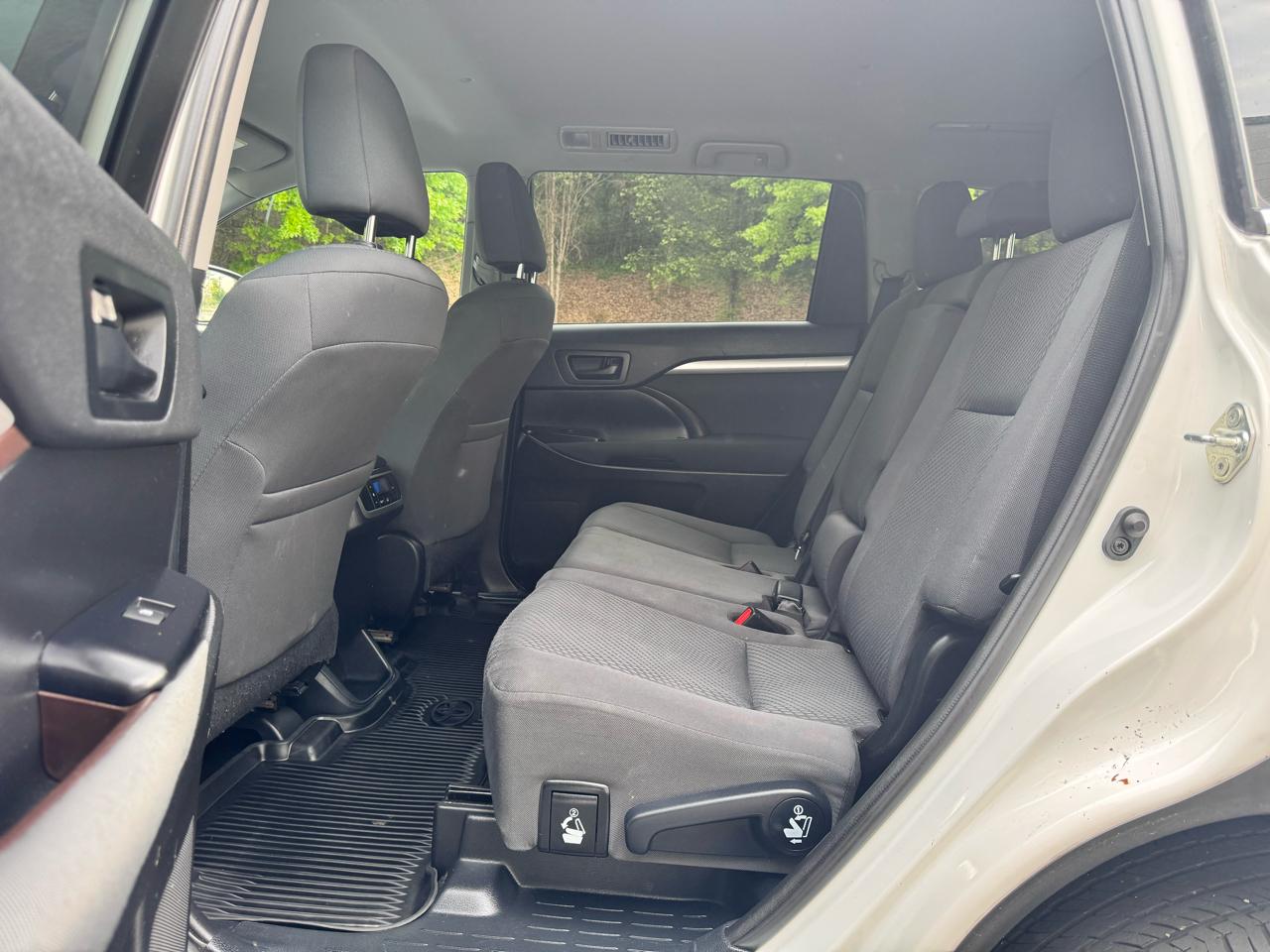 Toyota Highlander LE V6 AWD (Natl) 2019