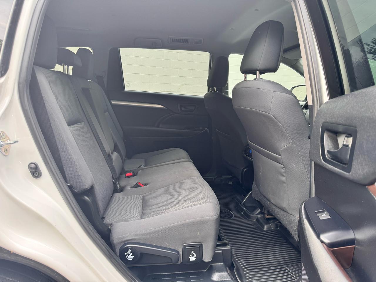 Toyota Highlander LE V6 AWD (Natl) 2019