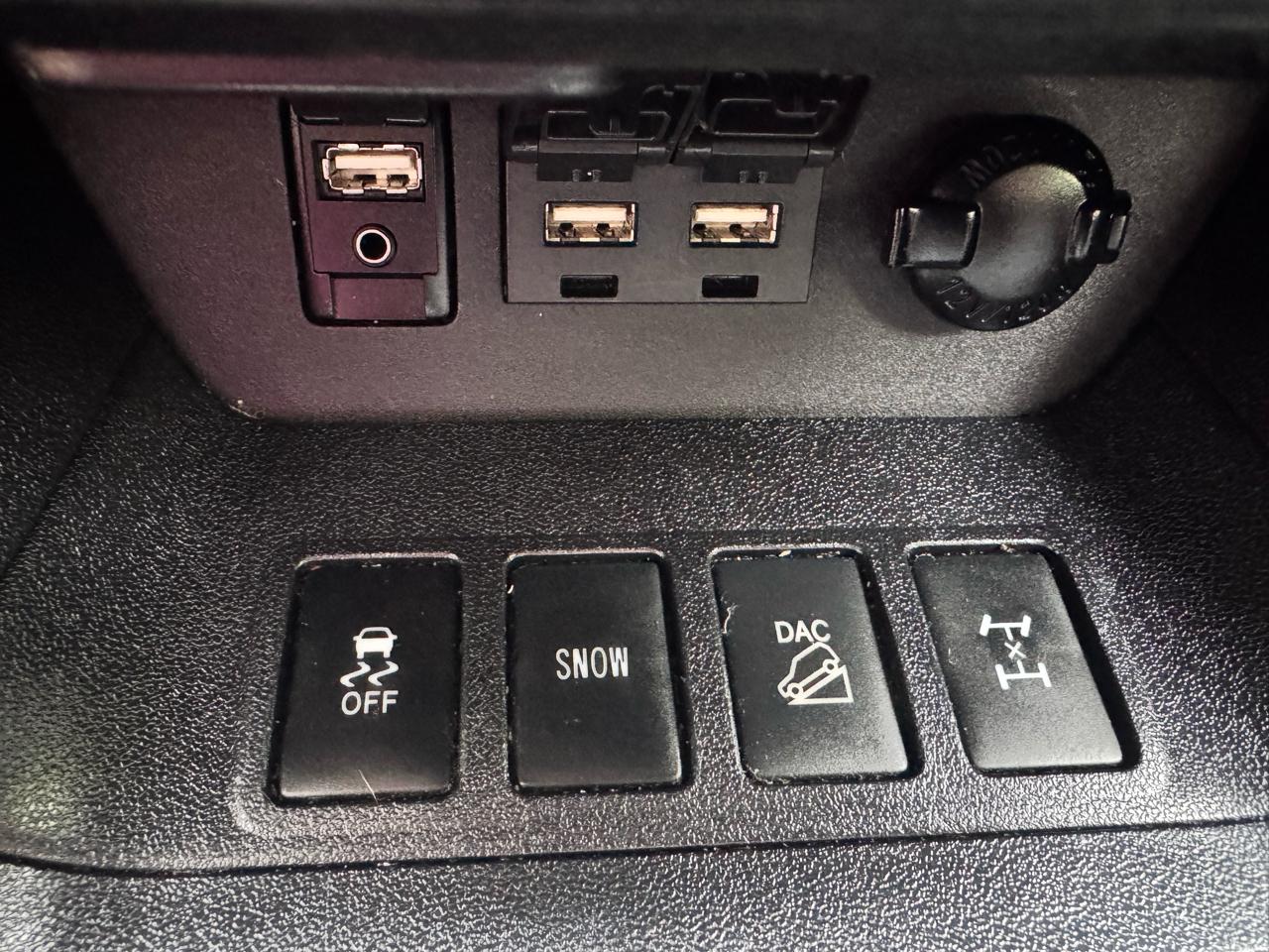 Toyota Highlander LE V6 AWD (Natl) 2019