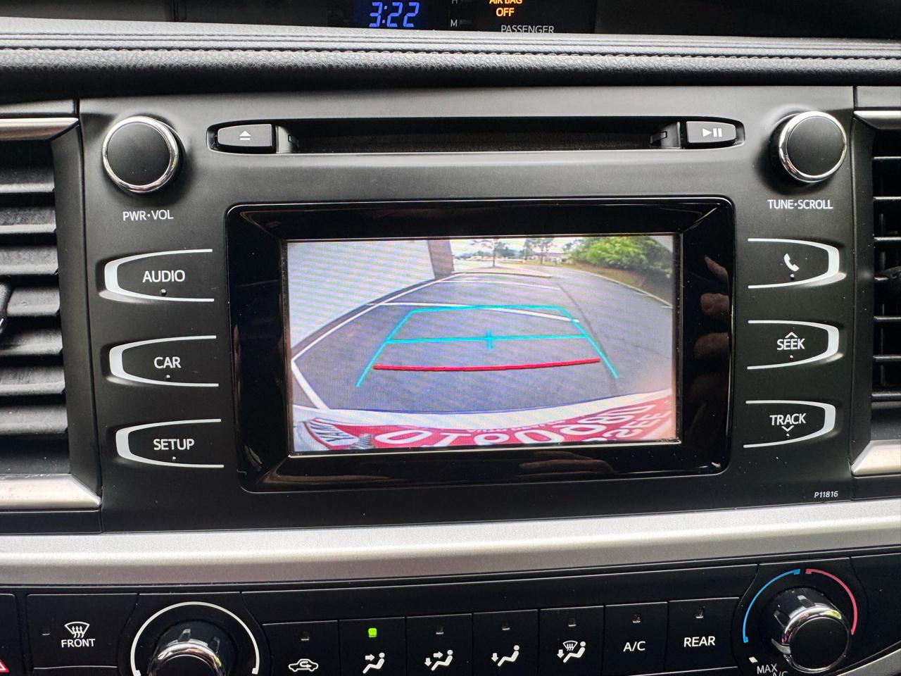 Toyota Highlander LE V6 AWD (Natl) 2019