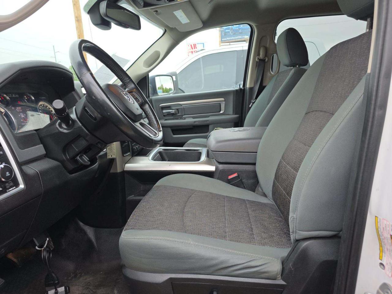 RAM 2500 Big Horn 4x4 Crew Cab 6'4" Box 2017
