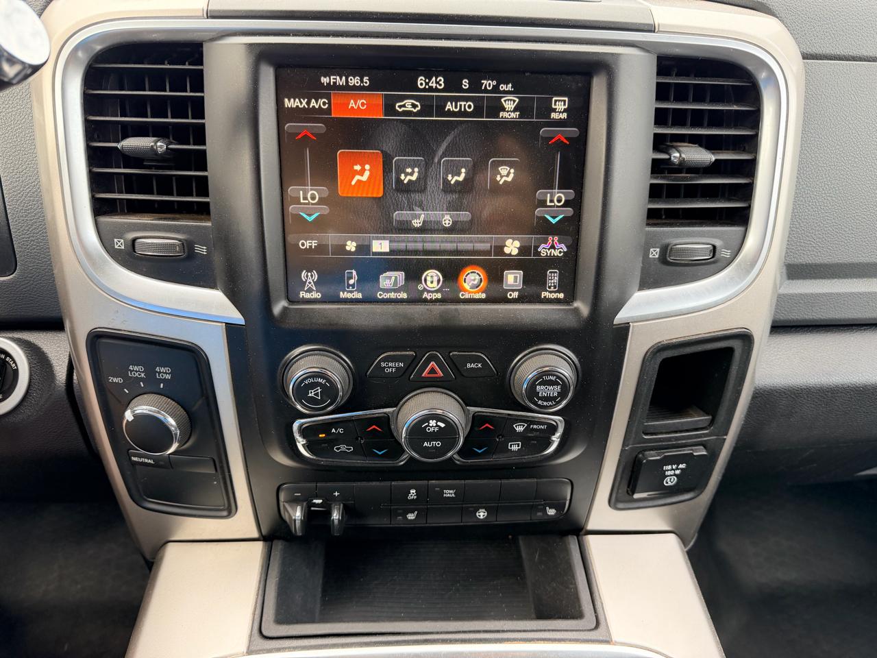 RAM 2500 Big Horn 4x4 Crew Cab 6'4" Box 2017
