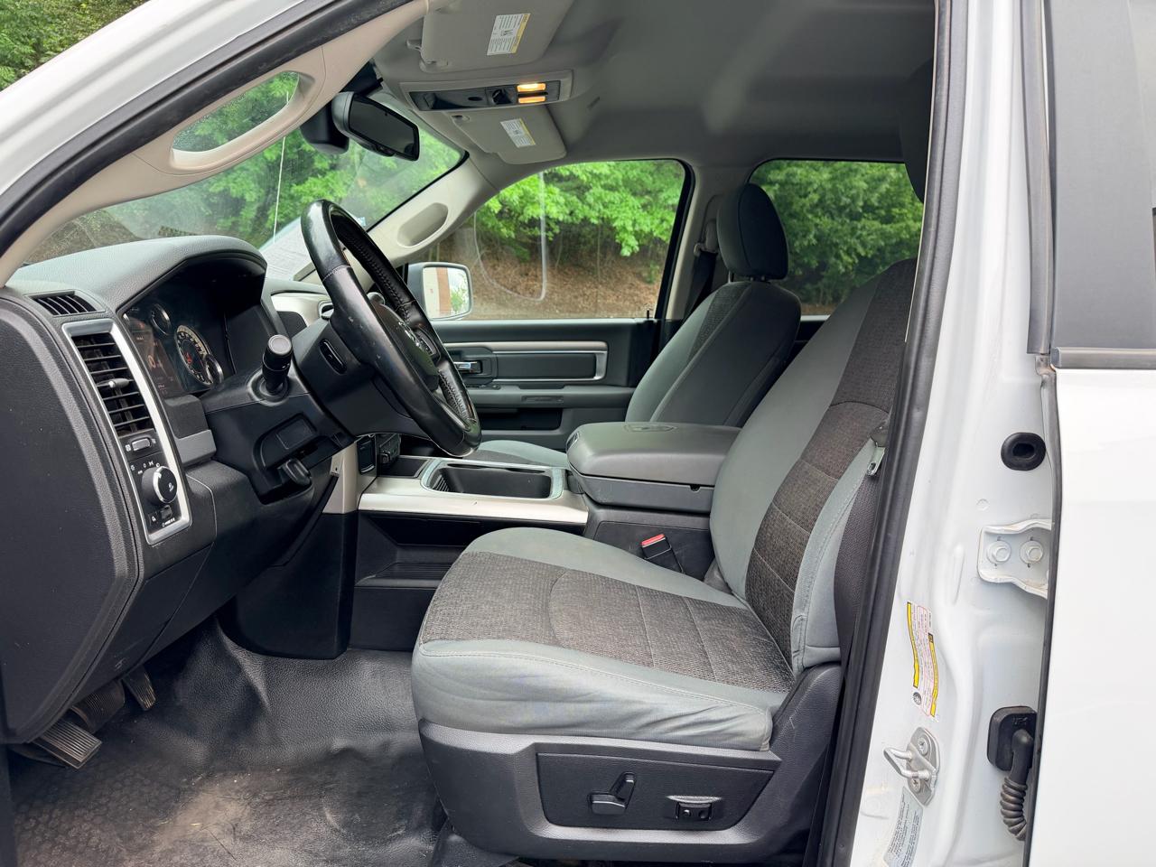 RAM 2500 Big Horn 4x4 Crew Cab 6'4" Box 2017