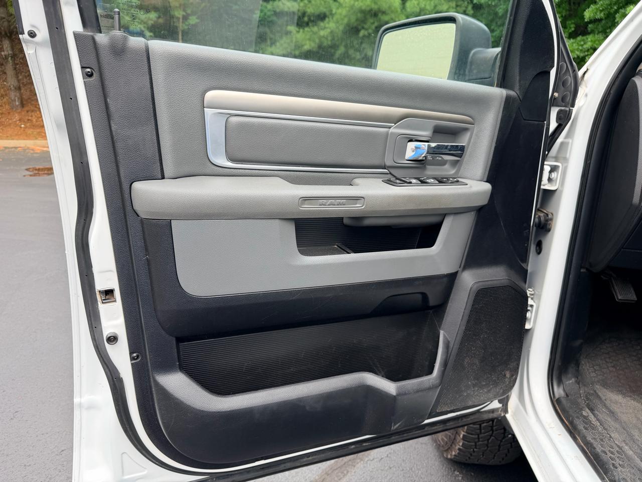 RAM 2500 Big Horn 4x4 Crew Cab 6'4" Box 2017