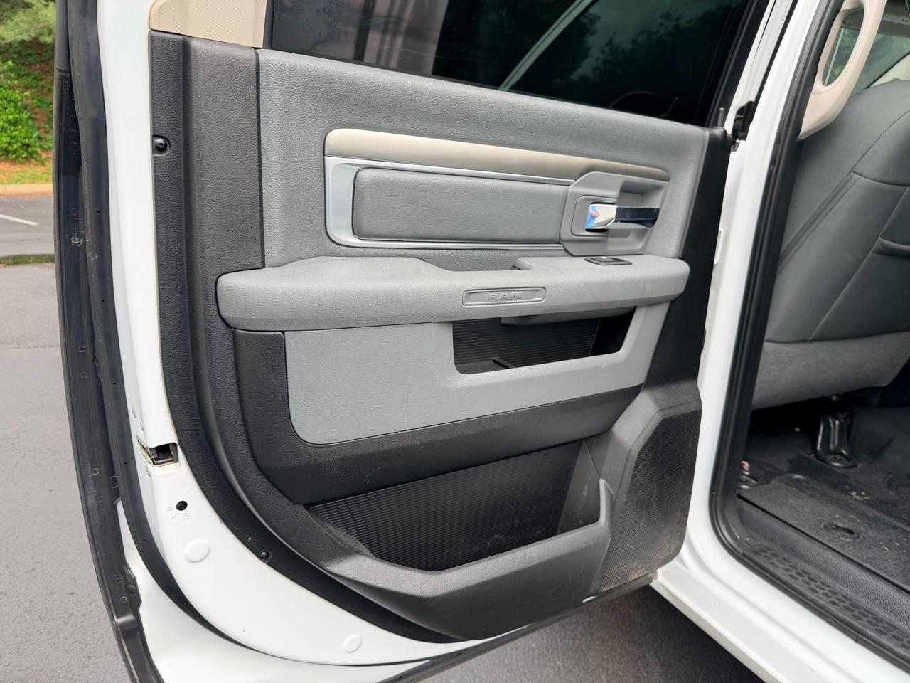 RAM 2500 Big Horn 4x4 Crew Cab 6'4" Box 2017
