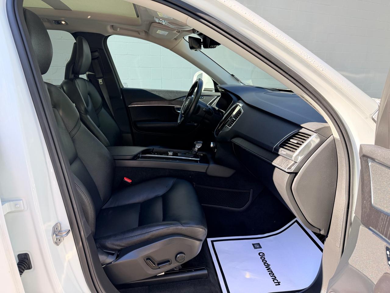 Volvo XC90 T6 AWD Momentum 6 Passenger 2020