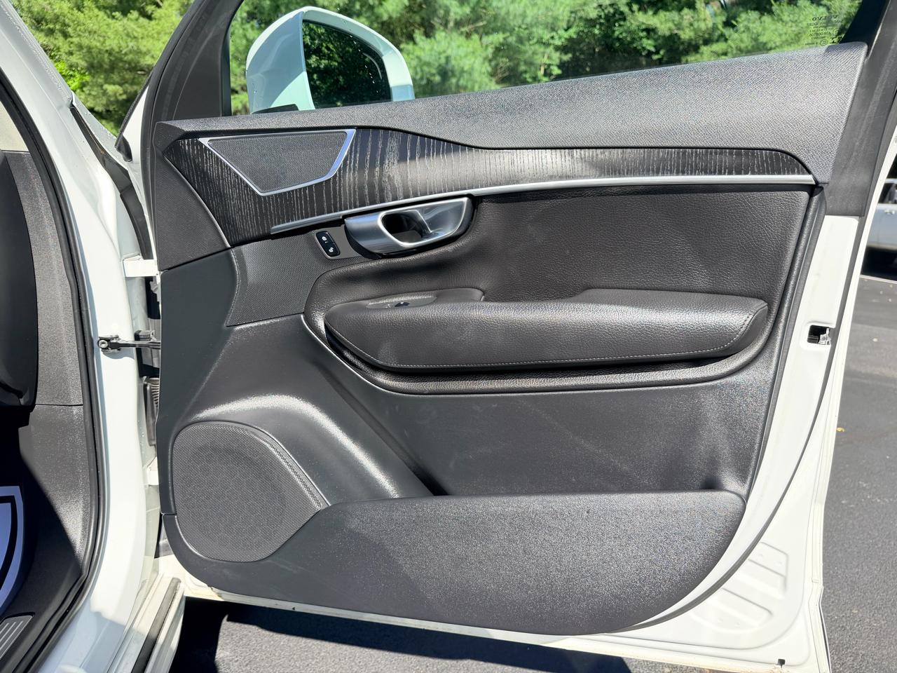 Volvo XC90 T6 AWD Momentum 6 Passenger 2020