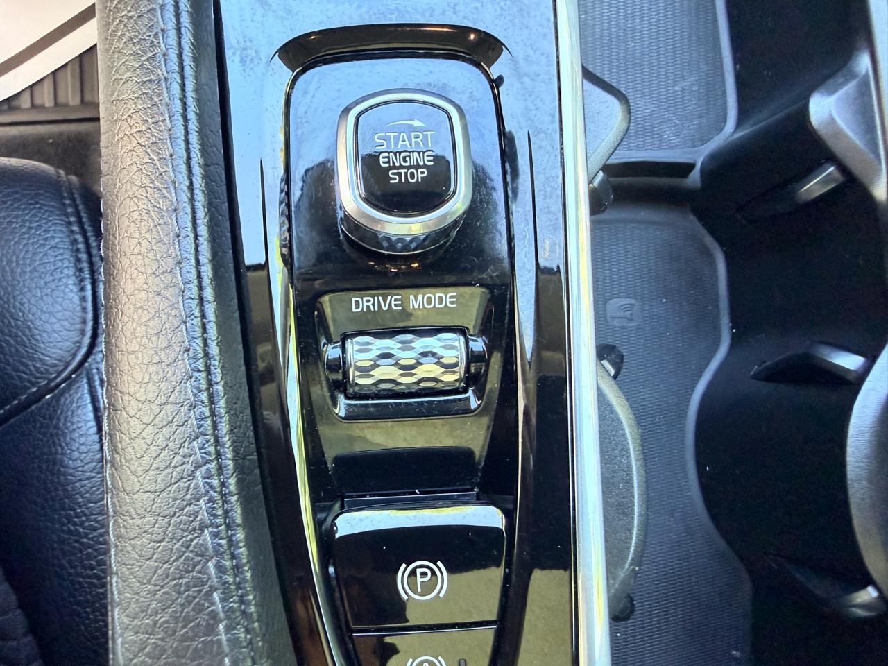 Volvo XC90 T6 AWD Momentum 6 Passenger 2020