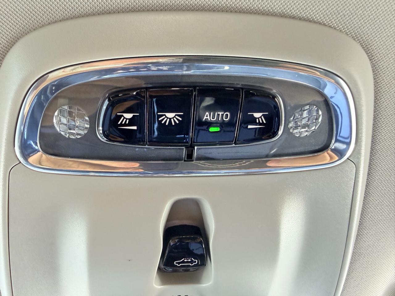 Volvo XC90 T6 AWD Momentum 6 Passenger 2020