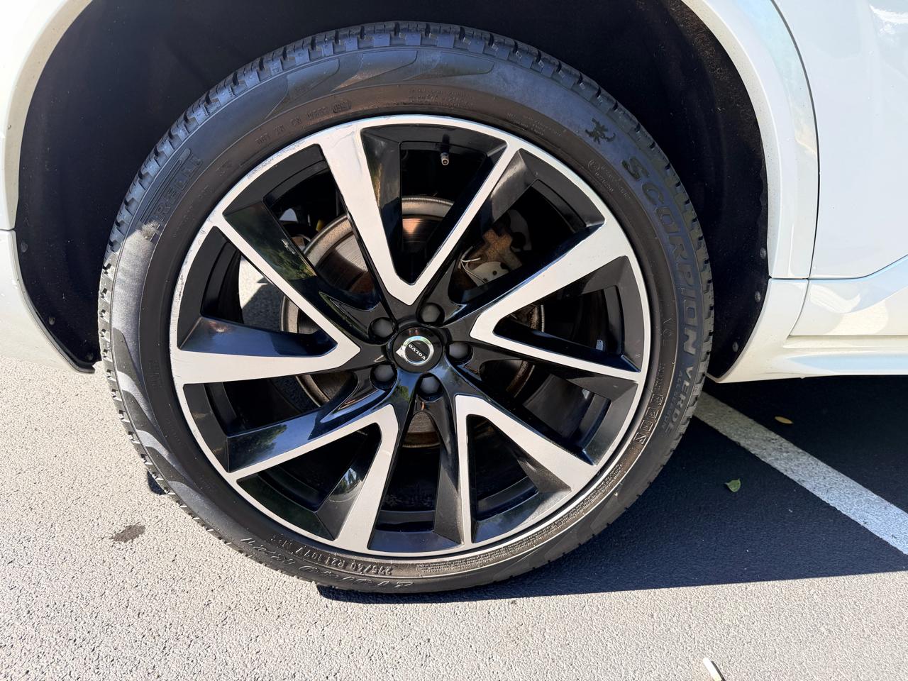 Volvo XC90 T6 AWD Momentum 6 Passenger 2020