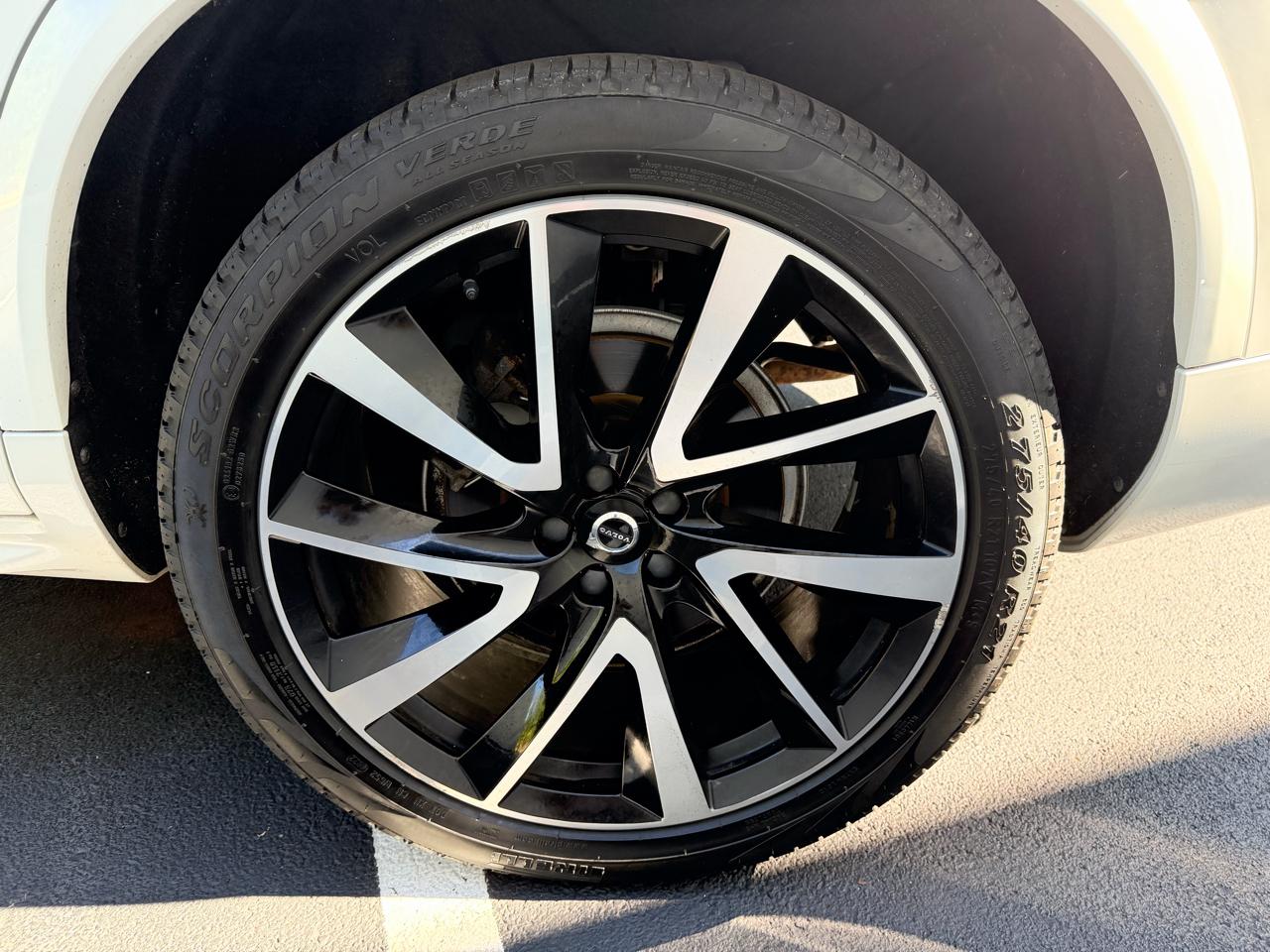 Volvo XC90 T6 AWD Momentum 6 Passenger 2020