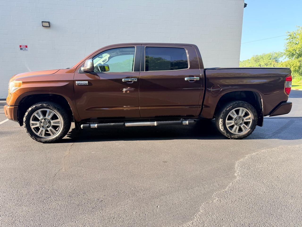 Toyota Tundra 4WD Truck CrewMax 5.7L FFV V8 6-Spd AT Platinum (Natl) 2016