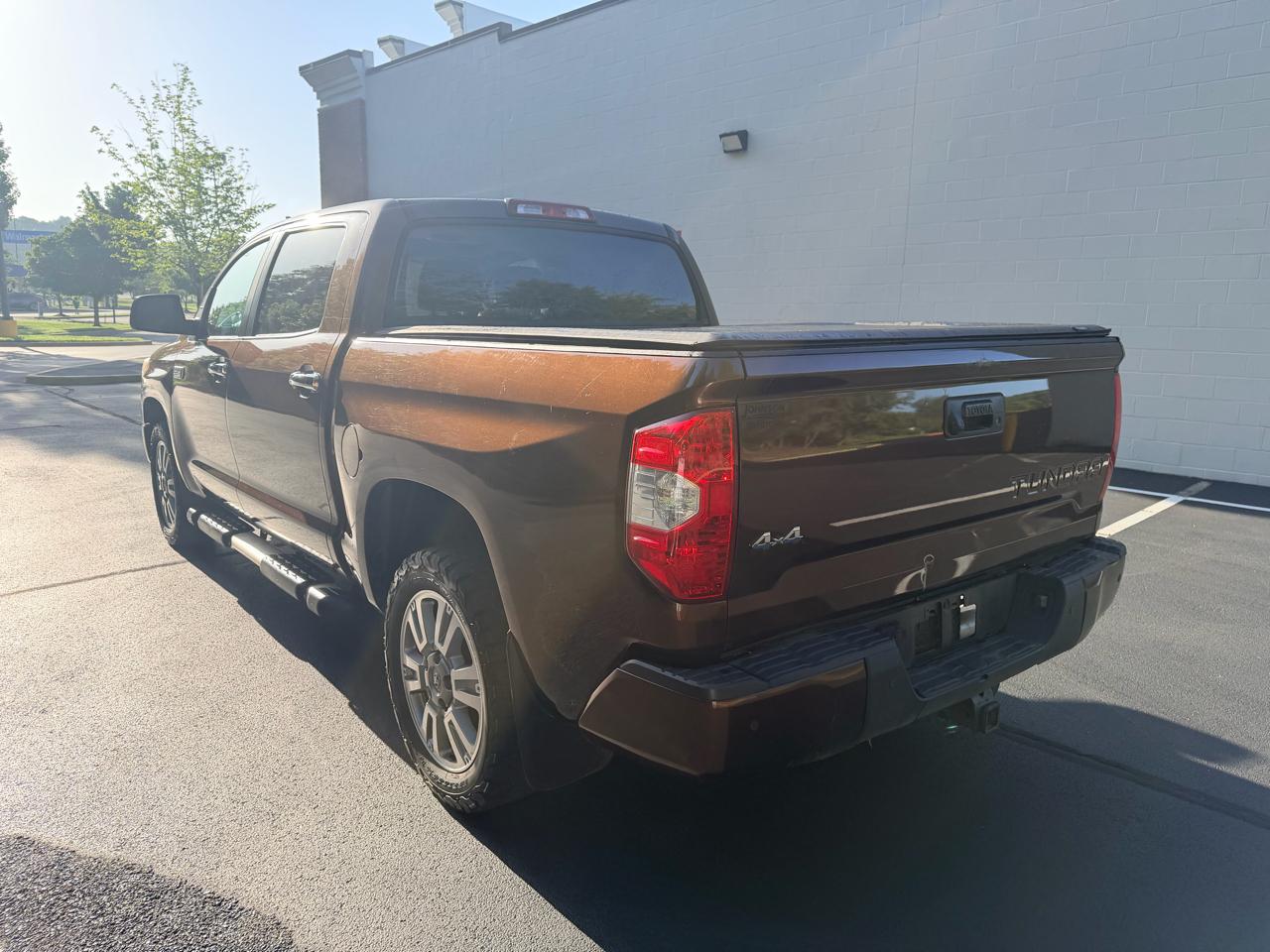 Toyota Tundra 4WD Truck CrewMax 5.7L FFV V8 6-Spd AT Platinum (Natl) 2016