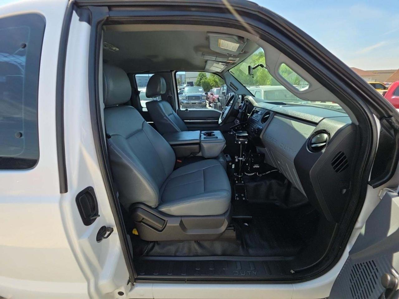 Ford Super Duty F-250 SRW 4WD SuperCab 142" XL 2014