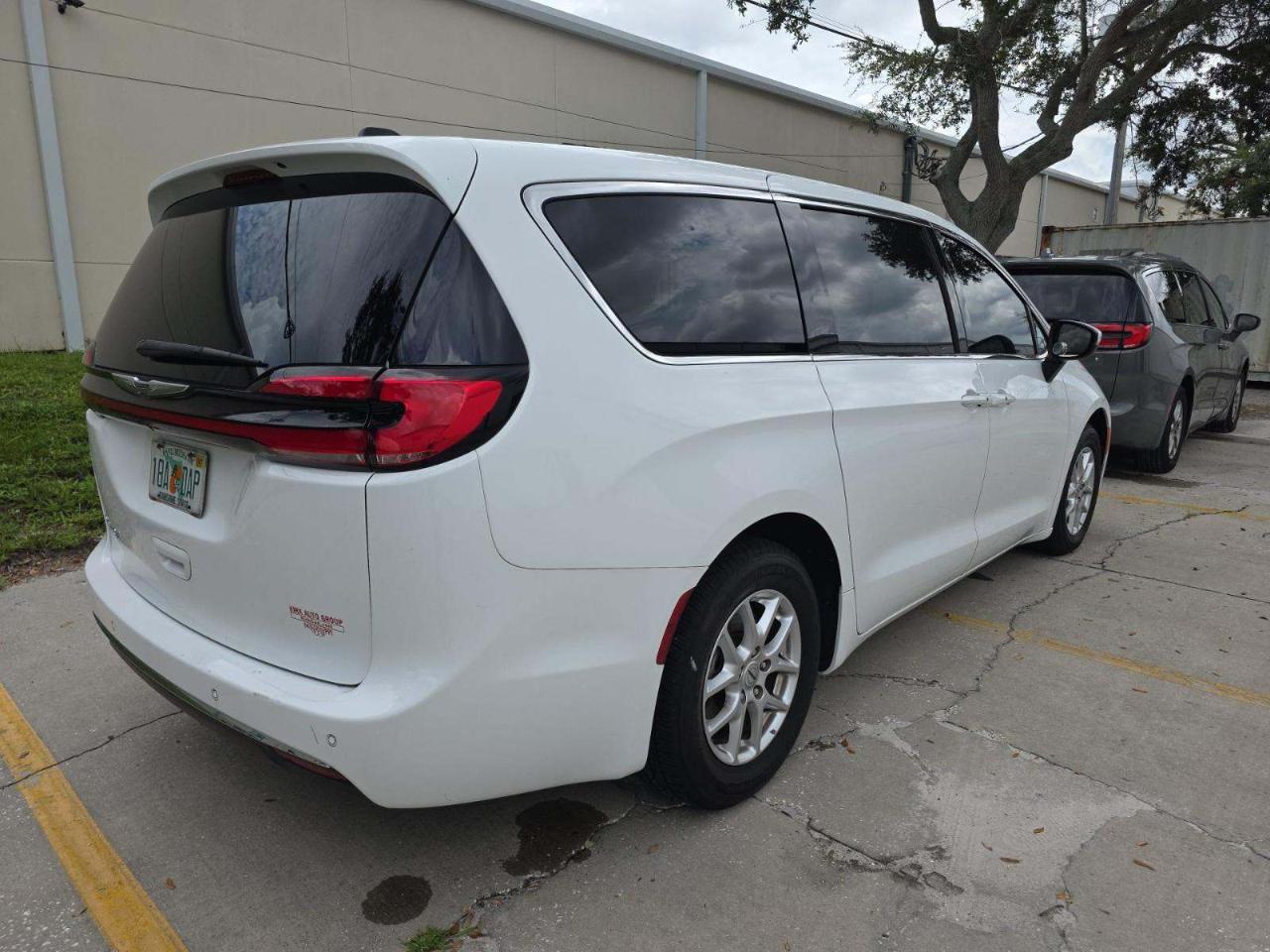 Chrysler Pacifica Touring FWD 2023