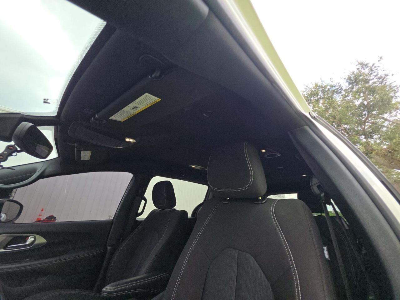 Chrysler Pacifica Touring FWD 2023