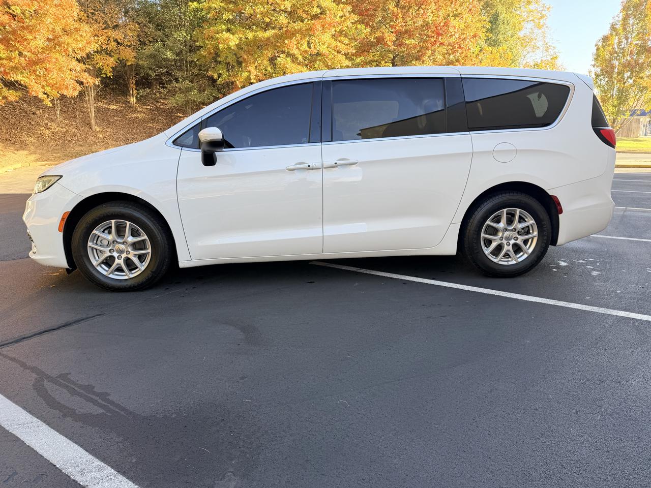 Chrysler Pacifica Touring FWD 2023