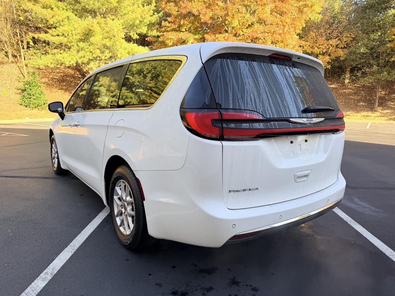 Chrysler Pacifica Touring FWD 2023
