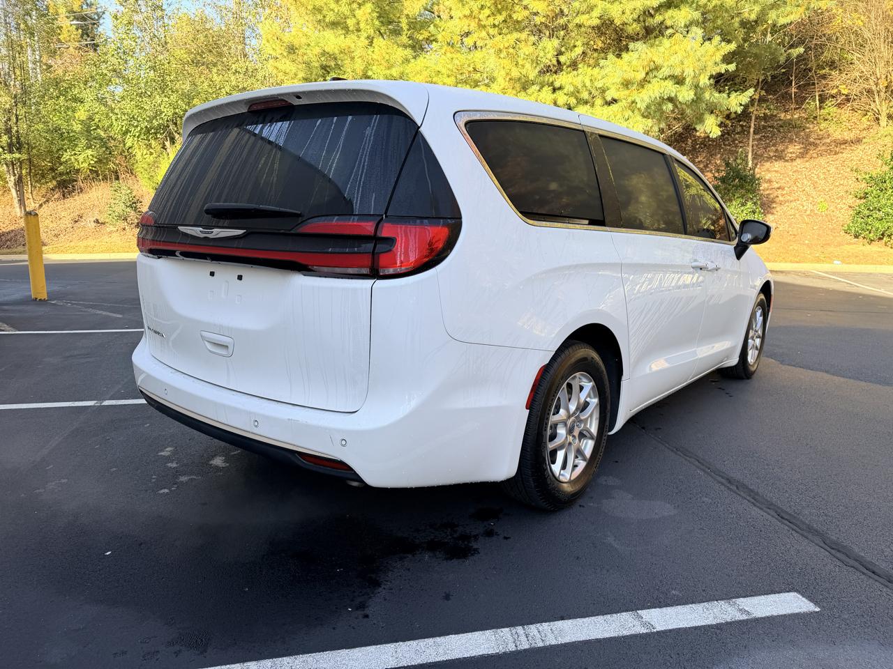 Chrysler Pacifica Touring FWD 2023