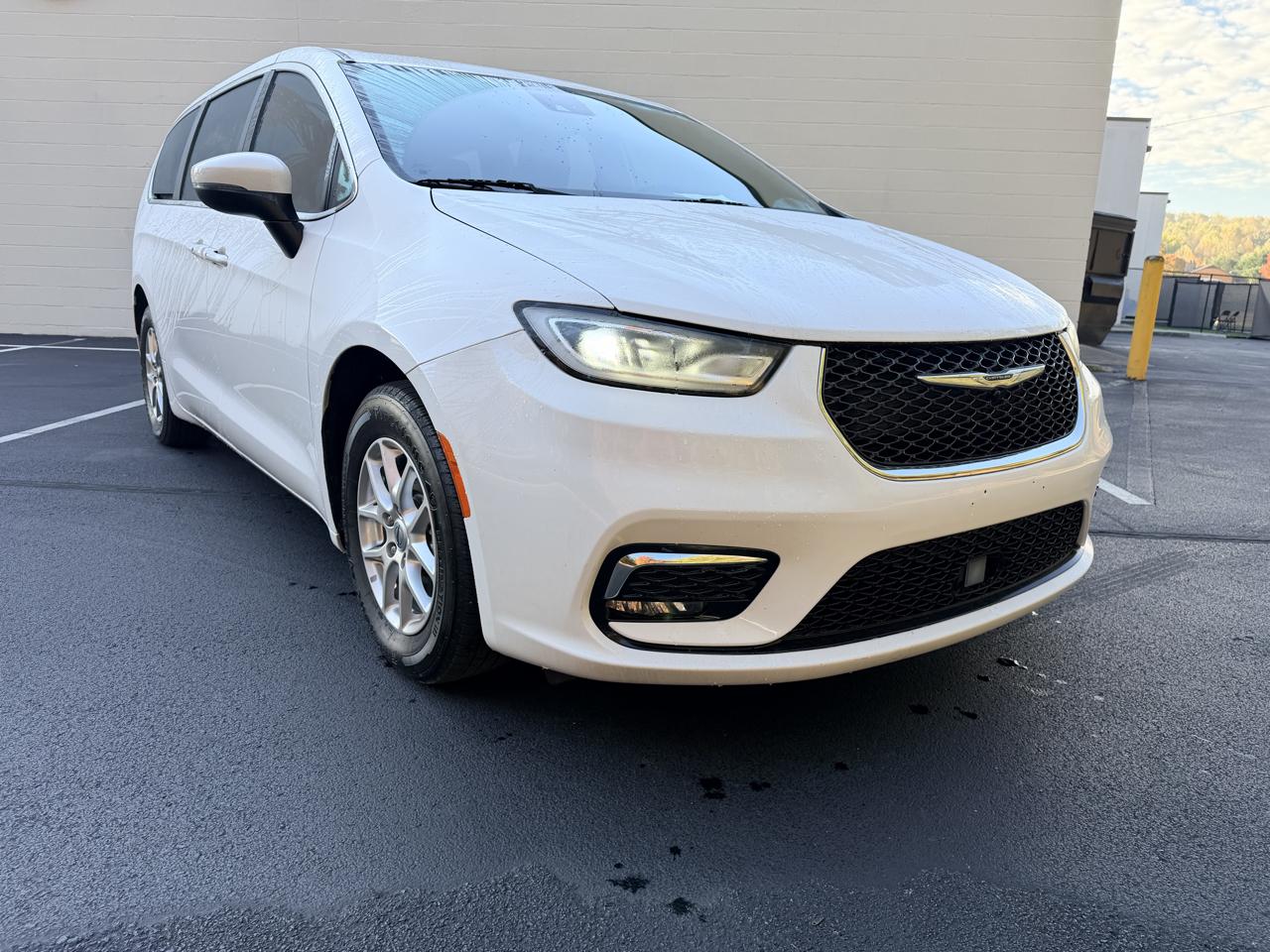 Chrysler Pacifica Touring FWD 2023